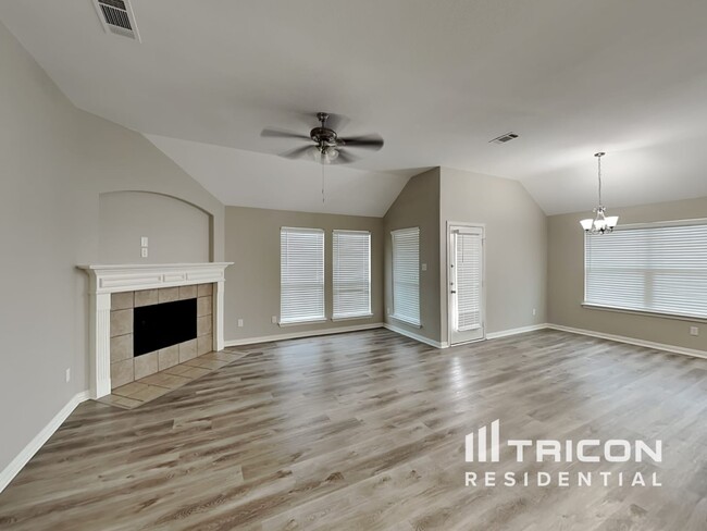 205 Old Spanish Trail in Waxahachie, TX - Building Photo - Building Photo