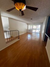 4900 Overland Ave, Unit 214 in Culver City, CA - Foto de edificio - Building Photo