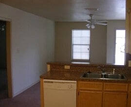 6110 Willis St in Groves, TX - Building Photo - Building Photo