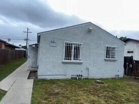 427 E 98th St in Los Angeles, CA - Building Photo