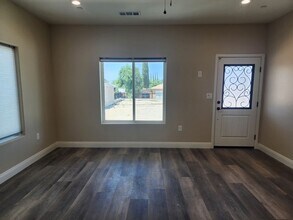 1102 Kelly St in Bakersfield, CA - Building Photo - Building Photo