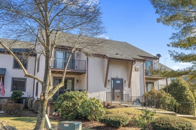 13228 Dell Pl in Stanhope, NJ - Building Photo - Building Photo