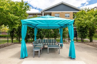 Sierra Pointe Apartments in West Des Moines, IA - Foto de edificio - Building Photo