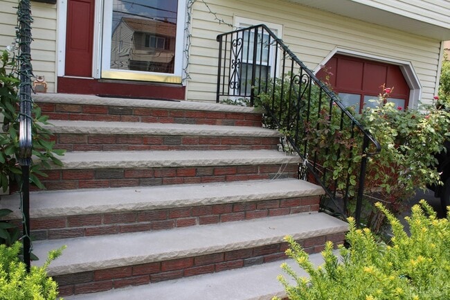 77 Canal St in Iselin, NJ - Building Photo - Building Photo