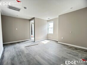 16 Long Ave, Unit 2 in Boston, MA - Foto de edificio - Building Photo