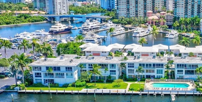 property at 2727 Yacht Club Blvd