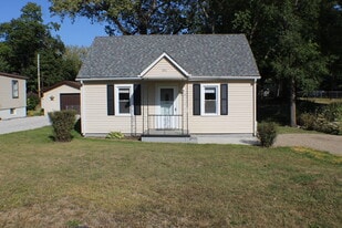 2218 N Northcrest Dr in Peoria, IL - Building Photo