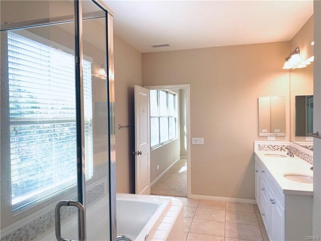 30 Somerton in Irvine, CA - Building Photo - Building Photo
