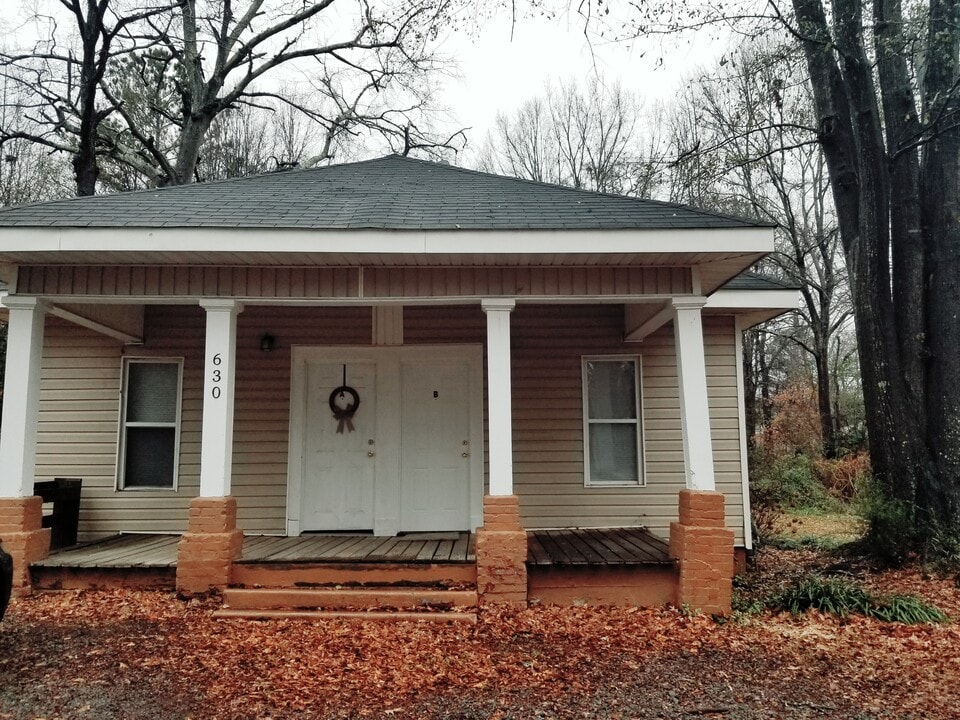 630 West Ave, Unit A in Carrollton, GA - Building Photo