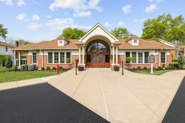 Woods Mill Park Apartments & Townhomes in Chesterfield, MO - Building Photo - Building Photo