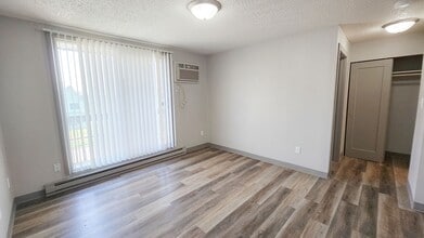 Maverick Apartments in Des Moines, IA - Foto de edificio - Interior Photo