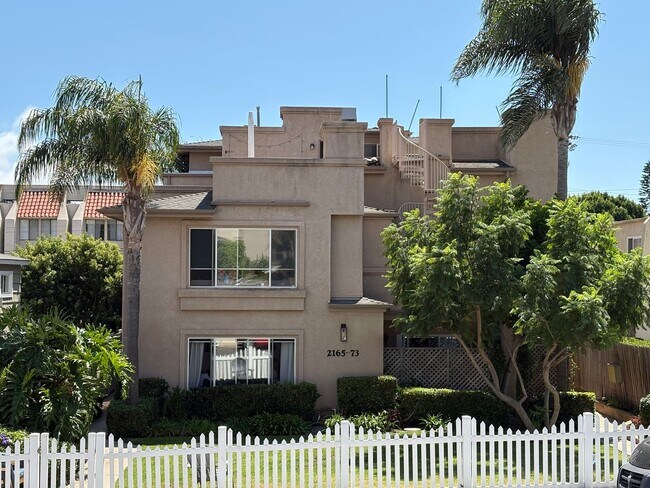 2171 Felspar St in San Diego, CA - Building Photo - Building Photo