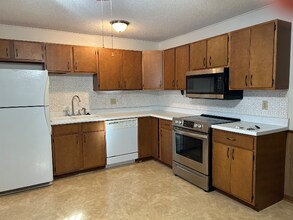 3511 SE Island Cir in Topeka, KS - Building Photo - Building Photo