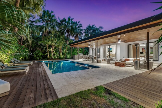 property at 2415 San Domingo St