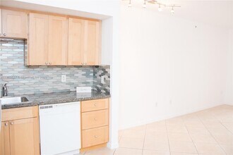 2630 SW 28th St in Miami, FL - Building Photo - Building Photo