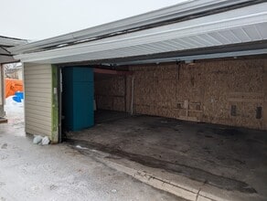 1421 Ross Ave W in Winnipeg, MB - Building Photo - Building Photo