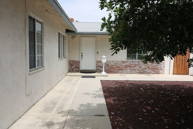 7516 Shoup Ave in Los Angeles, CA - Building Photo - Building Photo