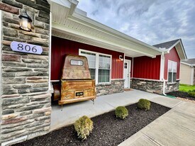 806 Pierson Rd in Trenton, OH - Building Photo
