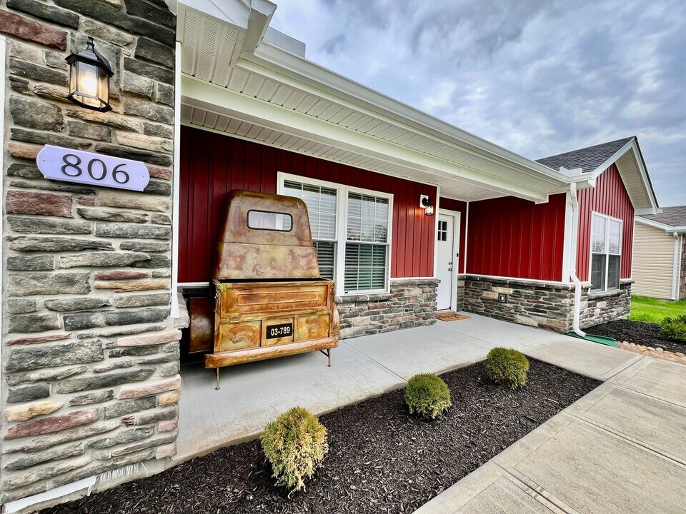 806 Pierson Rd in Trenton, OH - Building Photo