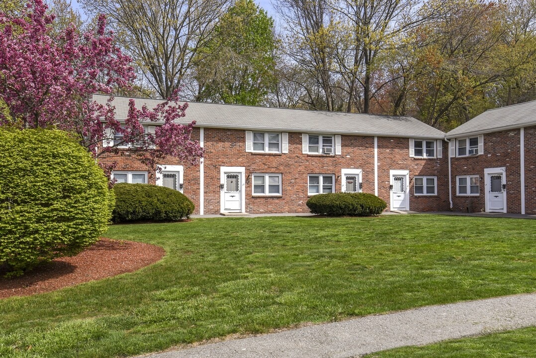 Oak Street Apartments in Ashland, MA - Foto de edificio