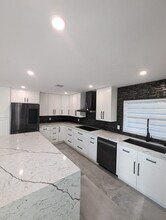 5720 NW 61st Pl in Parkland, FL - Building Photo - Building Photo