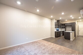 12019 SE High Creek Rd in Happy Valley, OR - Building Photo - Building Photo