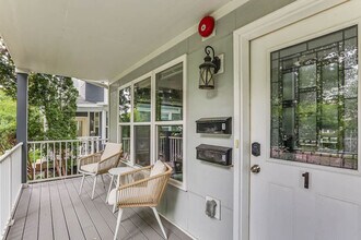 2424 Lyndale Ave S in Minneapolis, MN - Building Photo - Building Photo