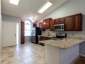 505 Woodview Dr in Tavares, FL - Building Photo - Building Photo