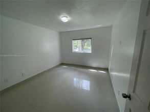 3670 N 56th Ave in Hollywood, FL - Building Photo - Building Photo