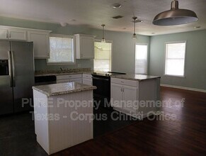 1329 Oak Park Dr in Aransas Pass, TX - Building Photo - Building Photo