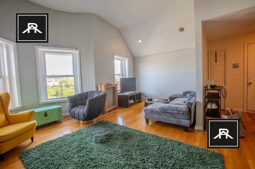156 Harvard St in Brookline, MA - Building Photo