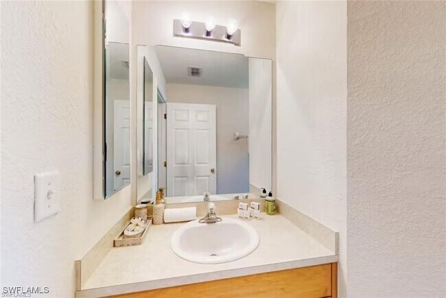 property at 923 SW 28th Terrace