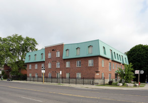 1590 Main St W Apartments