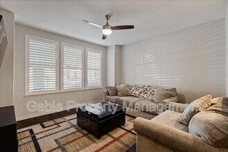 24136 Victoria Ln in Santa Clarita, CA - Building Photo - Building Photo