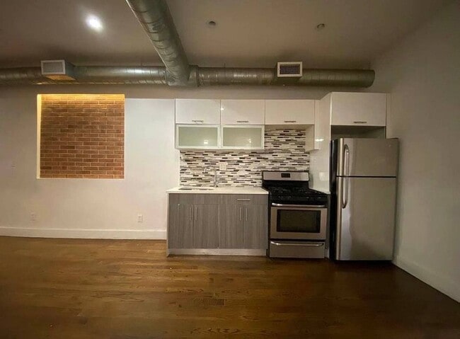 1076 Greene Ave, Unit 2