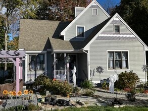 20 Magnolia Hl in West Hartford, CT - Foto de edificio - Building Photo