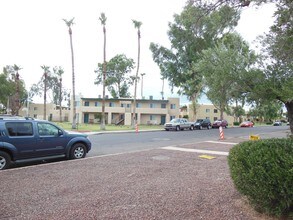 3002 E McKinley St in Phoenix, AZ - Foto de edificio - Building Photo