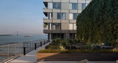 The Residences at Lighthouse Point in Staten Island, NY - Foto de edificio - Building Photo