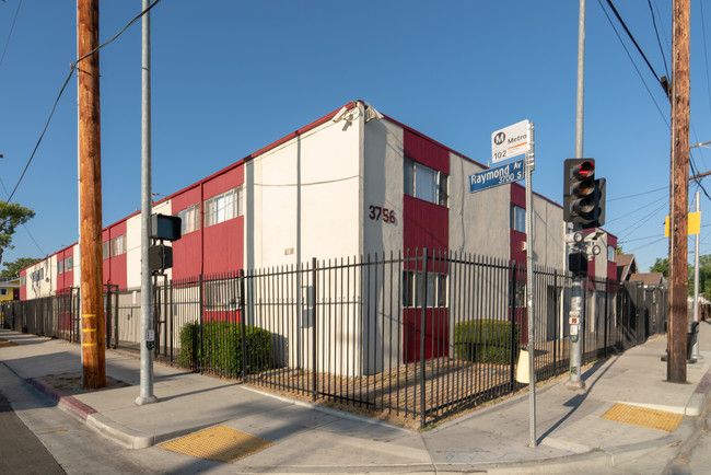 3756 Raymond Ave in Los Angeles, CA - Building Photo - Other