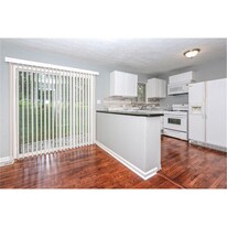 1058 Forest Valley Dr SE in Atlanta, GA - Building Photo - Building Photo