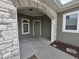 404 Michael's Ct in Junction City, KS - Building Photo