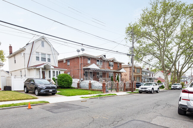 22132 Edmore Ave in Queens Village, NY - Building Photo - Building Photo