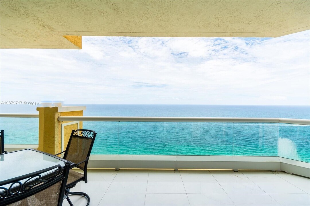 17875 Collins Ave, Unit 3404 in Sunny Isles Beach, FL - Foto de edificio