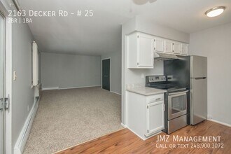 2163 Decker Rd in Walled Lake, MI - Building Photo - Building Photo