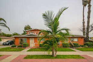 112 N Walnuthaven Dr in West Covina, CA - Building Photo