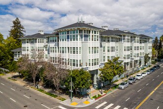 Landmark Place Condominiums in Oakland, CA - Building Photo - Building Photo