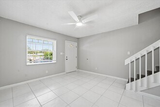 2810 62nd Ave N in St. Petersburg, FL - Foto de edificio - Building Photo