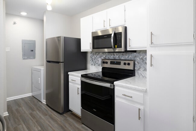 Highline Apartments in Little Rock, AR - Building Photo - Interior Photo