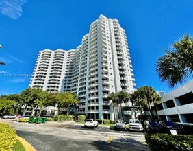 3300 NE 192 St in Aventura, FL - Building Photo - Building Photo