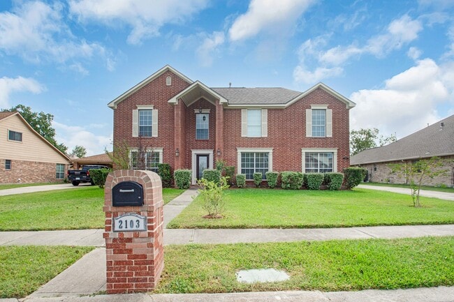 2103 Paintbrush Ave in League City, TX - Foto de edificio - Building Photo
